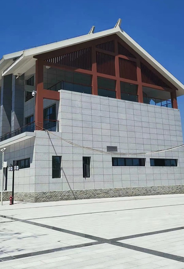 三沙芝麻灰花岗岩在景区地面及墙壁的应用