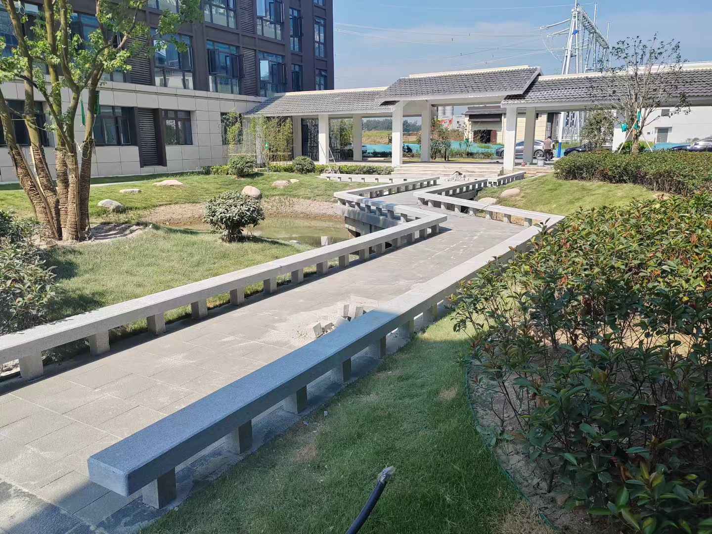 三沙 芝麻灰小区坐凳&栏杆安装效果