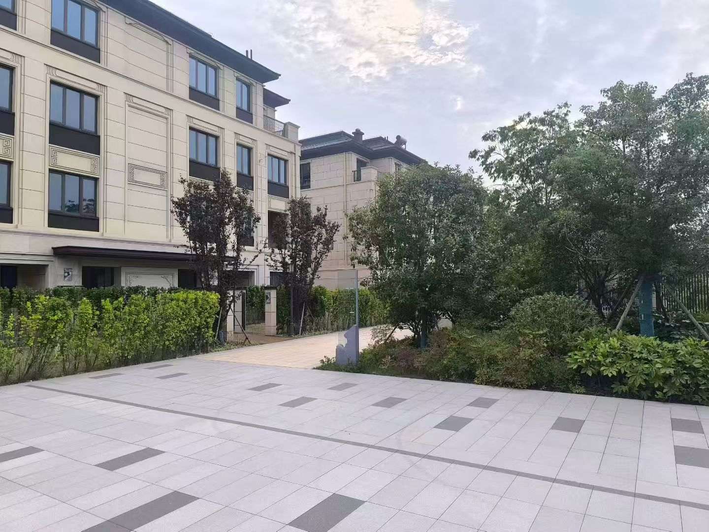 三沙 芝麻白与芝麻白搭配铺装，尺寸1200*600