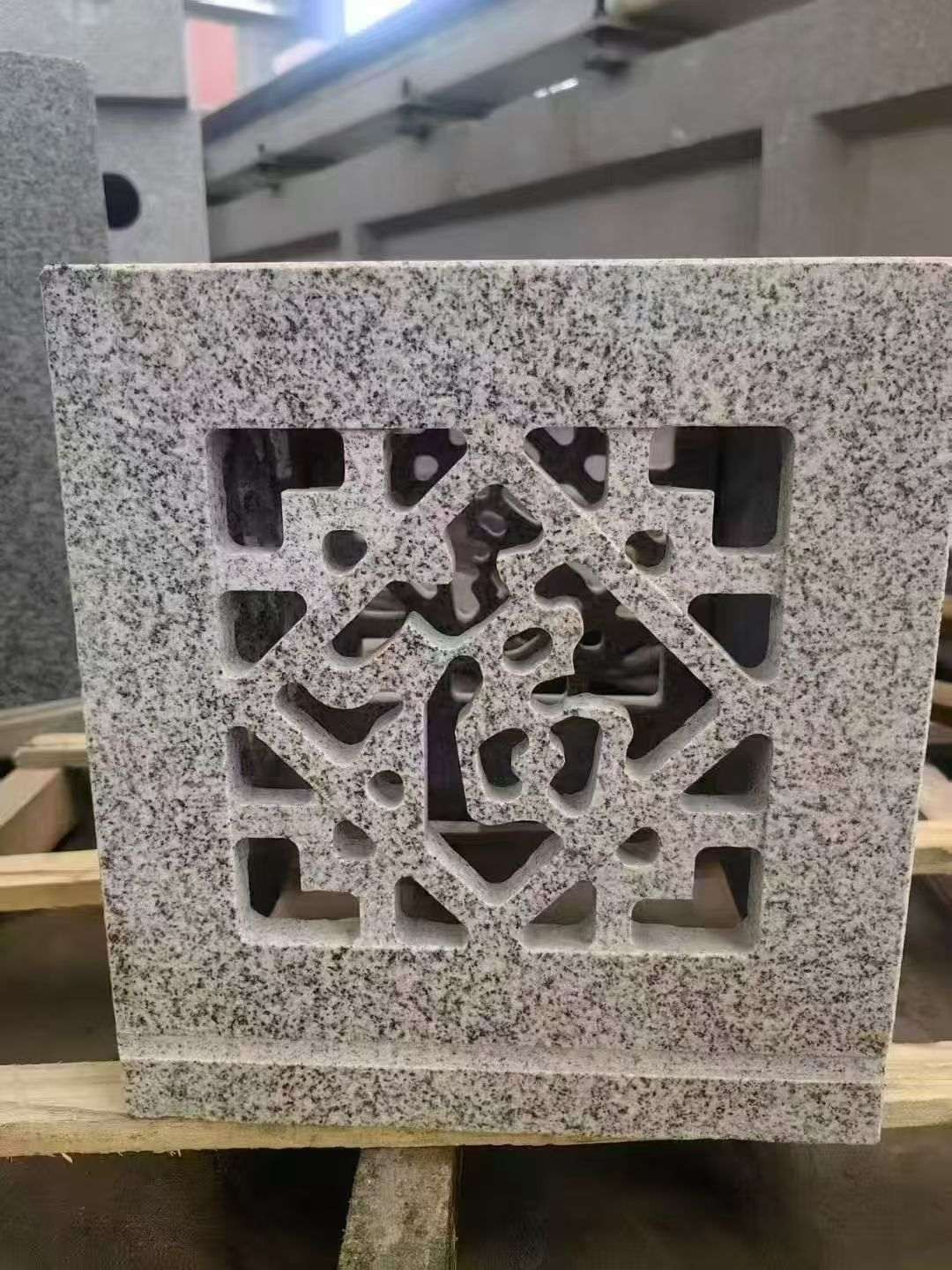 三沙 芝麻白花岗岩镂空雕花灯笼